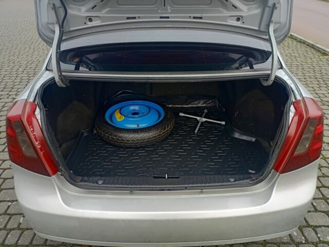 Серый Шевроле Лачетти, объемом двигателя 1.6 л и пробегом 322 тыс. км за 3300 $, фото 15 на Automoto.ua