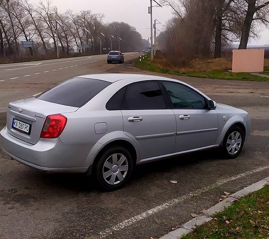 Сірий Шевроле Лачетті, об'ємом двигуна 1.8 л та пробігом 250 тис. км за 4000 $, фото 4 на Automoto.ua