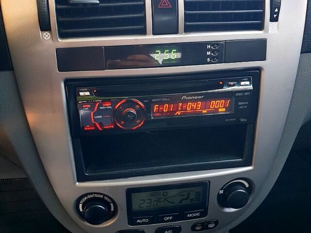 Серый Шевроле Лачетти, объемом двигателя 1.8 л и пробегом 146 тыс. км за 4000 $, фото 1 на Automoto.ua