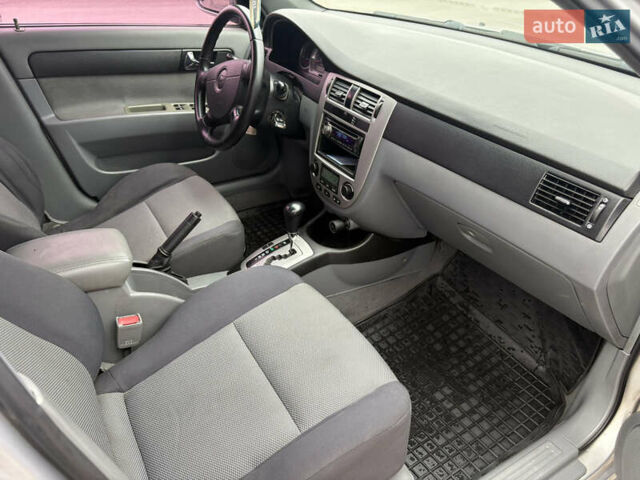 Серый Шевроле Лачетти, объемом двигателя 1.8 л и пробегом 224 тыс. км за 3999 $, фото 9 на Automoto.ua