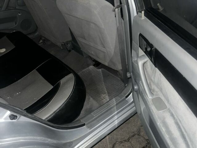 Серый Шевроле Лачетти, объемом двигателя 1.6 л и пробегом 197 тыс. км за 3200 $, фото 7 на Automoto.ua