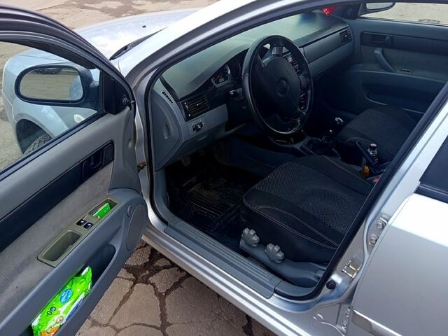 Серый Шевроле Лачетти, объемом двигателя 1.6 л и пробегом 200 тыс. км за 4550 $, фото 4 на Automoto.ua