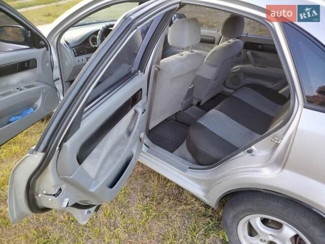 Серый Шевроле Лачетти, объемом двигателя 1.6 л и пробегом 270 тыс. км за 4950 $, фото 4 на Automoto.ua