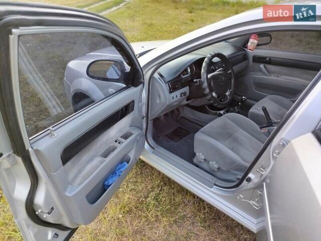 Серый Шевроле Лачетти, объемом двигателя 1.6 л и пробегом 270 тыс. км за 4950 $, фото 2 на Automoto.ua