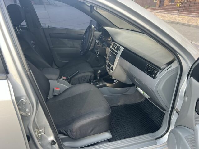 Сірий Шевроле Лачетті, об'ємом двигуна 1.8 л та пробігом 218 тис. км за 4900 $, фото 11 на Automoto.ua