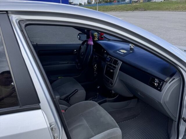 Серый Шевроле Лачетти, объемом двигателя 1.8 л и пробегом 222 тыс. км за 4450 $, фото 6 на Automoto.ua