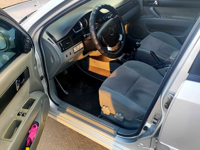 Сірий Шевроле Лачетті, об'ємом двигуна 1.8 л та пробігом 240 тис. км за 4600 $, фото 10 на Automoto.ua