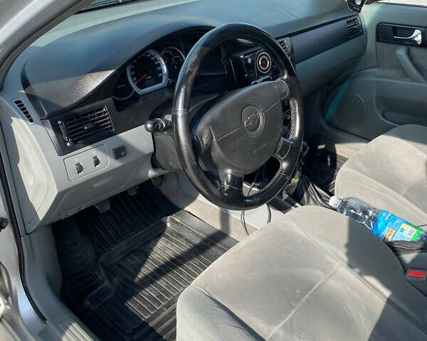 Серый Шевроле Лачетти, объемом двигателя 1.8 л и пробегом 259 тыс. км за 4000 $, фото 2 на Automoto.ua