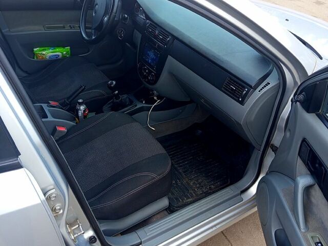 Серый Шевроле Лачетти, объемом двигателя 1.6 л и пробегом 200 тыс. км за 4550 $, фото 5 на Automoto.ua