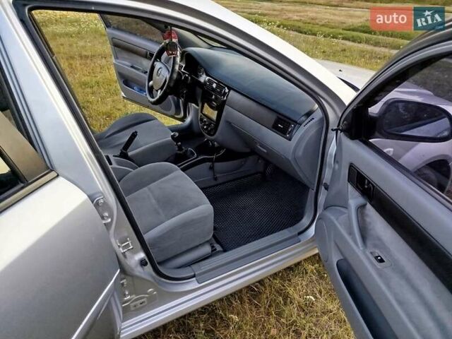 Серый Шевроле Лачетти, объемом двигателя 1.6 л и пробегом 270 тыс. км за 4950 $, фото 3 на Automoto.ua