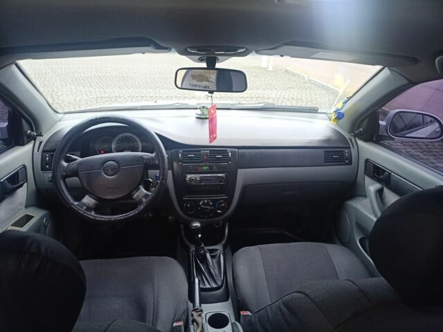 Серый Шевроле Лачетти, объемом двигателя 1.6 л и пробегом 322 тыс. км за 3300 $, фото 4 на Automoto.ua