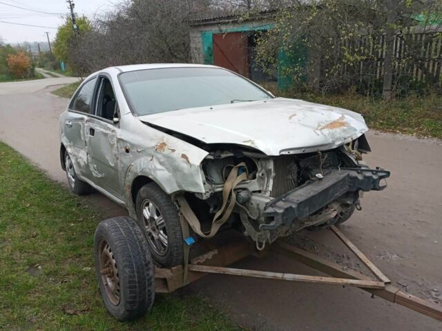 Серый Шевроле Лачетти, объемом двигателя 1.6 л и пробегом 300 тыс. км за 900 $, фото 3 на Automoto.ua