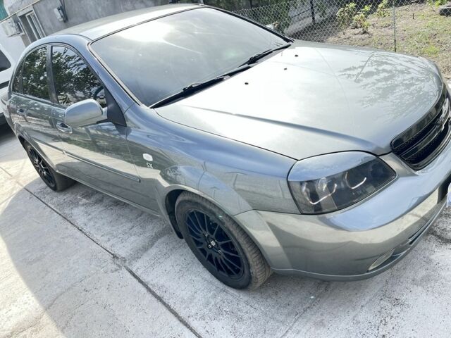 Серый Шевроле Лачетти, объемом двигателя 1.8 л и пробегом 236 тыс. км за 4800 $, фото 4 на Automoto.ua