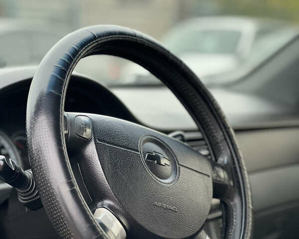 Серый Шевроле Лачетти, объемом двигателя 1.8 л и пробегом 290 тыс. км за 5499 $, фото 8 на Automoto.ua