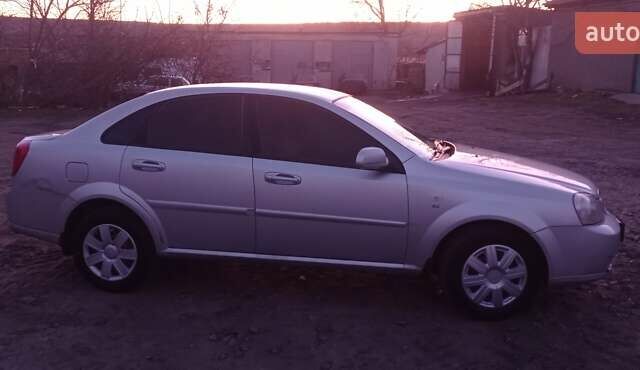 Серый Шевроле Лачетти, объемом двигателя 1.8 л и пробегом 354 тыс. км за 4200 $, фото 3 на Automoto.ua