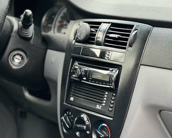 Серый Шевроле Лачетти, объемом двигателя 1.8 л и пробегом 290 тыс. км за 5499 $, фото 10 на Automoto.ua