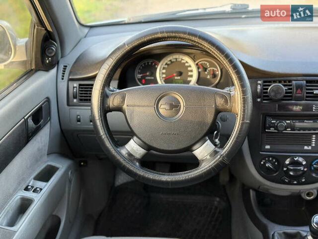 Серый Шевроле Лачетти, объемом двигателя 1.8 л и пробегом 290 тыс. км за 4500 $, фото 7 на Automoto.ua