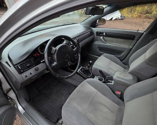 Сірий Шевроле Лачетті, об'ємом двигуна 1.8 л та пробігом 220 тис. км за 3900 $, фото 5 на Automoto.ua