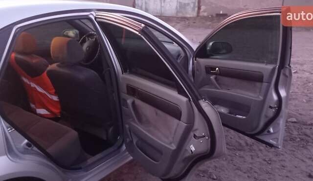 Серый Шевроле Лачетти, объемом двигателя 1.8 л и пробегом 354 тыс. км за 4200 $, фото 7 на Automoto.ua