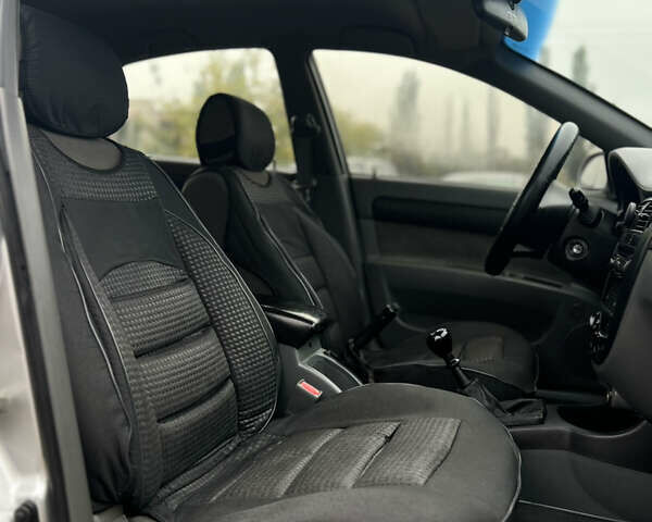 Серый Шевроле Лачетти, объемом двигателя 1.8 л и пробегом 290 тыс. км за 5499 $, фото 11 на Automoto.ua