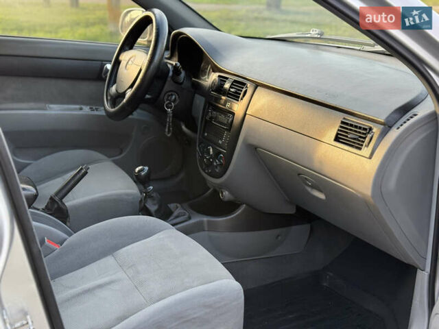 Серый Шевроле Лачетти, объемом двигателя 1.8 л и пробегом 290 тыс. км за 4500 $, фото 10 на Automoto.ua