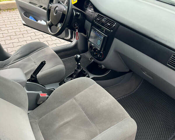 Серый Шевроле Лачетти, объемом двигателя 1.8 л и пробегом 250 тыс. км за 4600 $, фото 8 на Automoto.ua