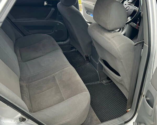 Серый Шевроле Лачетти, объемом двигателя 1.8 л и пробегом 250 тыс. км за 4600 $, фото 9 на Automoto.ua