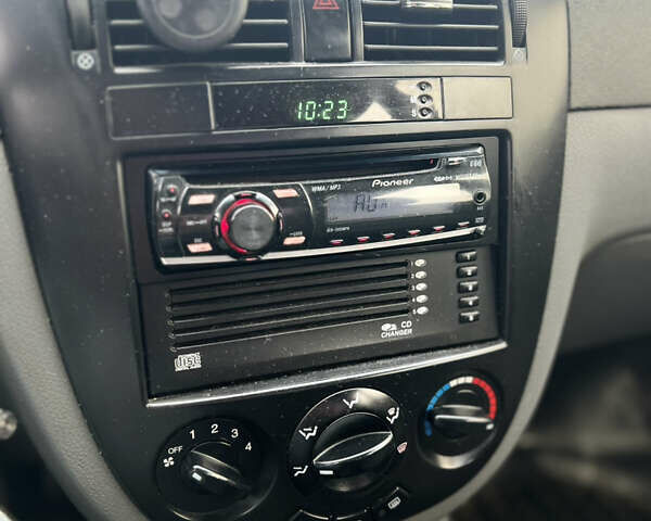 Серый Шевроле Лачетти, объемом двигателя 1.8 л и пробегом 290 тыс. км за 5499 $, фото 9 на Automoto.ua