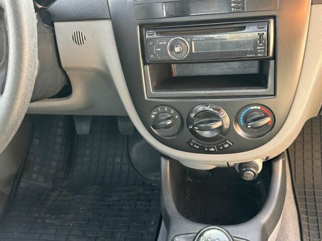 Серый Шевроле Лачетти, объемом двигателя 1.8 л и пробегом 170 тыс. км за 5500 $, фото 7 на Automoto.ua