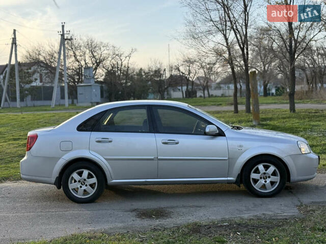 Серый Шевроле Лачетти, объемом двигателя 1.8 л и пробегом 290 тыс. км за 4500 $, фото 3 на Automoto.ua