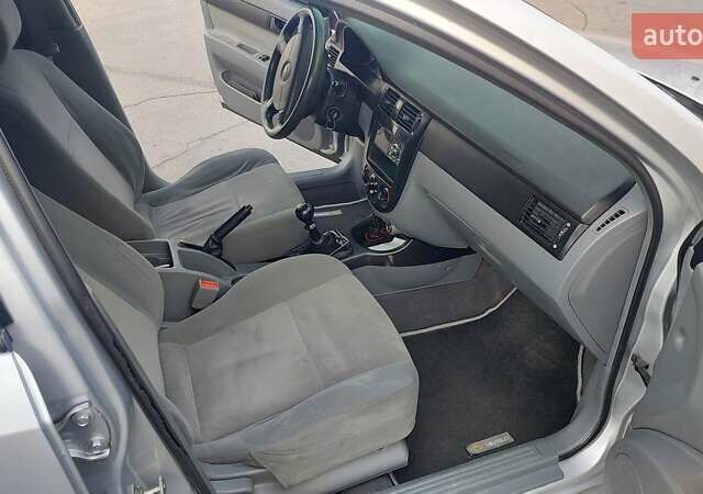 Серый Шевроле Лачетти, объемом двигателя 1.6 л и пробегом 210 тыс. км за 4100 $, фото 3 на Automoto.ua