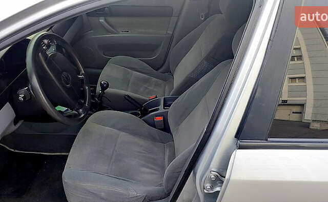 Серый Шевроле Лачетти, объемом двигателя 1.6 л и пробегом 180 тыс. км за 3100 $, фото 4 на Automoto.ua