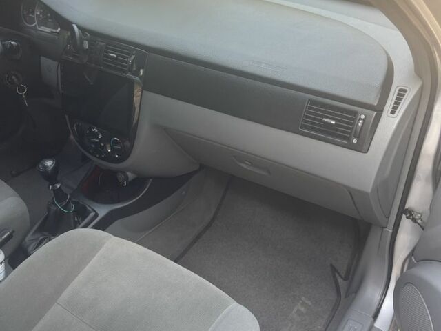 Серый Шевроле Лачетти, объемом двигателя 1.8 л и пробегом 220 тыс. км за 4600 $, фото 2 на Automoto.ua