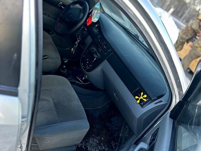 Серый Шевроле Лачетти, объемом двигателя 1.8 л и пробегом 24700 тыс. км за 4300 $, фото 5 на Automoto.ua