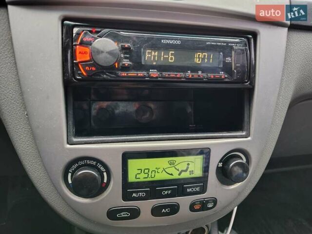 Серый Шевроле Лачетти, объемом двигателя 1.8 л и пробегом 263 тыс. км за 3100 $, фото 2 на Automoto.ua