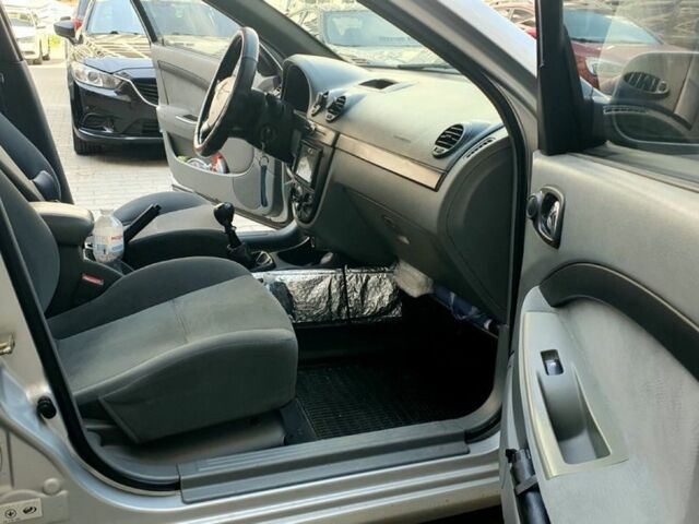 Серый Шевроле Лачетти, объемом двигателя 1.8 л и пробегом 167 тыс. км за 4000 $, фото 5 на Automoto.ua