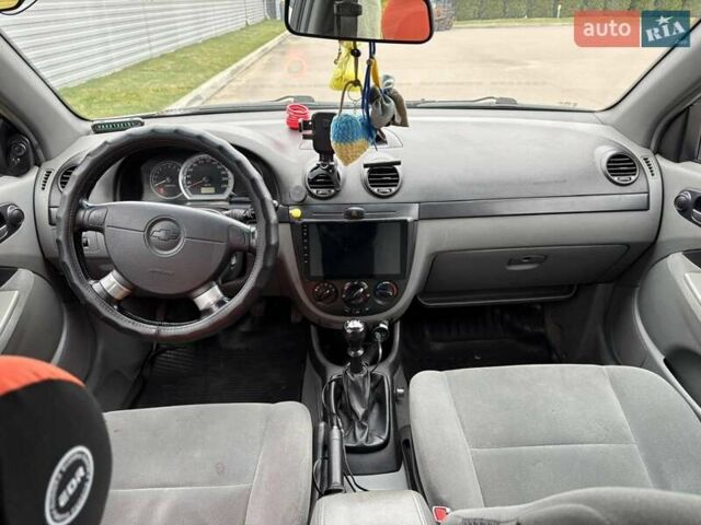 Серый Шевроле Лачетти, объемом двигателя 1.8 л и пробегом 180 тыс. км за 3800 $, фото 6 на Automoto.ua