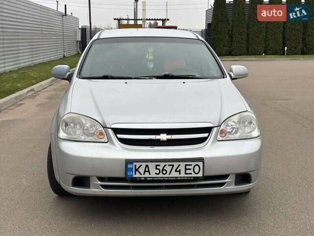 Серый Шевроле Лачетти, объемом двигателя 1.8 л и пробегом 180 тыс. км за 3800 $, фото 1 на Automoto.ua
