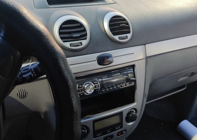 Серый Шевроле Лачетти, объемом двигателя 1.8 л и пробегом 190 тыс. км за 4500 $, фото 5 на Automoto.ua