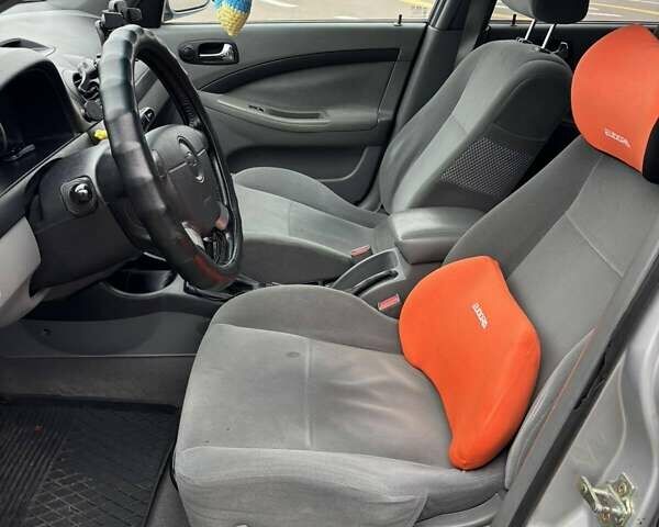 Серый Шевроле Лачетти, объемом двигателя 1.8 л и пробегом 180 тыс. км за 3800 $, фото 17 на Automoto.ua