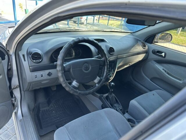 Серый Шевроле Лачетти, объемом двигателя 1.8 л и пробегом 250 тыс. км за 3850 $, фото 22 на Automoto.ua