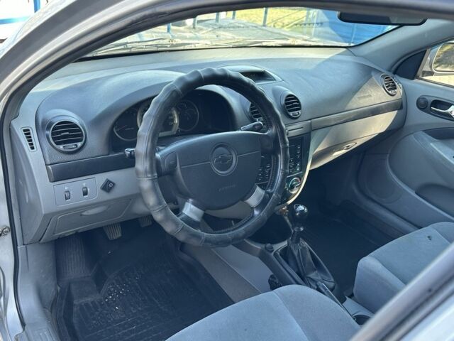 Серый Шевроле Лачетти, объемом двигателя 1.8 л и пробегом 250 тыс. км за 3850 $, фото 23 на Automoto.ua