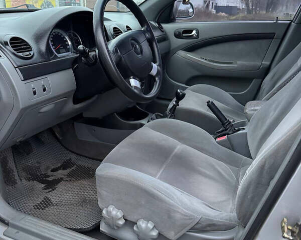 Серый Шевроле Лачетти, объемом двигателя 1.8 л и пробегом 250 тыс. км за 3400 $, фото 8 на Automoto.ua