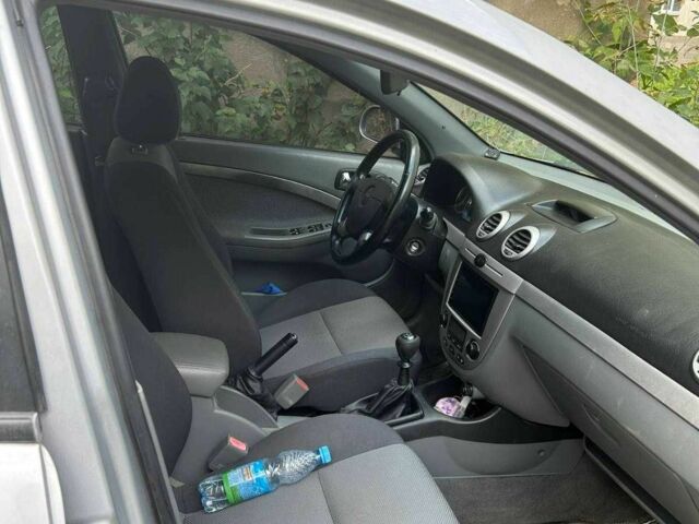 Сірий Шевроле Лачетті, об'ємом двигуна 1.8 л та пробігом 230 тис. км за 4000 $, фото 2 на Automoto.ua