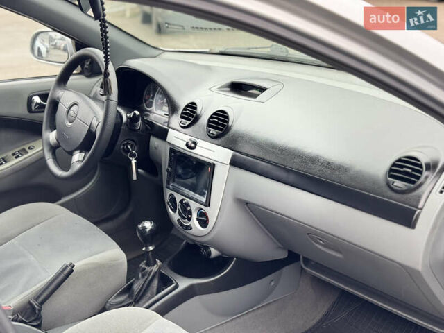 Сірий Шевроле Лачетті, об'ємом двигуна 1.6 л та пробігом 211 тис. км за 4500 $, фото 4 на Automoto.ua