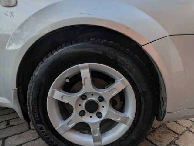 Серый Шевроле Лачетти, объемом двигателя 1.8 л и пробегом 357 тыс. км за 3500 $, фото 13 на Automoto.ua