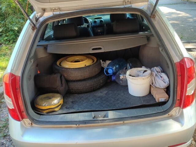 Серый Шевроле Лачетти, объемом двигателя 1.8 л и пробегом 260 тыс. км за 3800 $, фото 5 на Automoto.ua