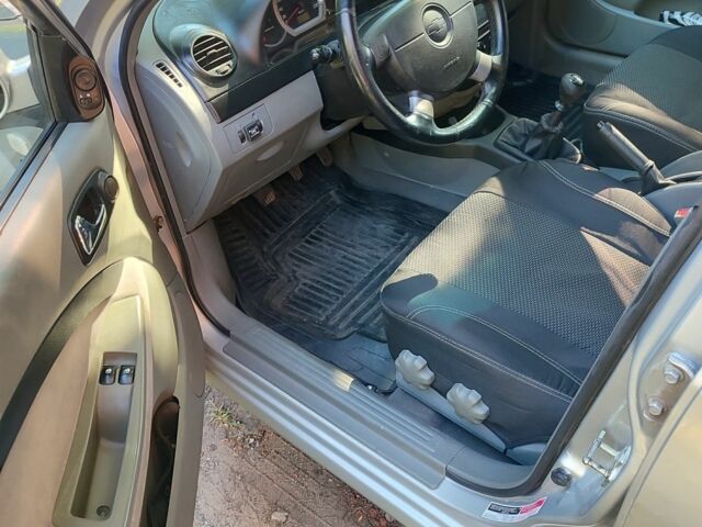 Серый Шевроле Лачетти, объемом двигателя 1.8 л и пробегом 260 тыс. км за 3800 $, фото 6 на Automoto.ua