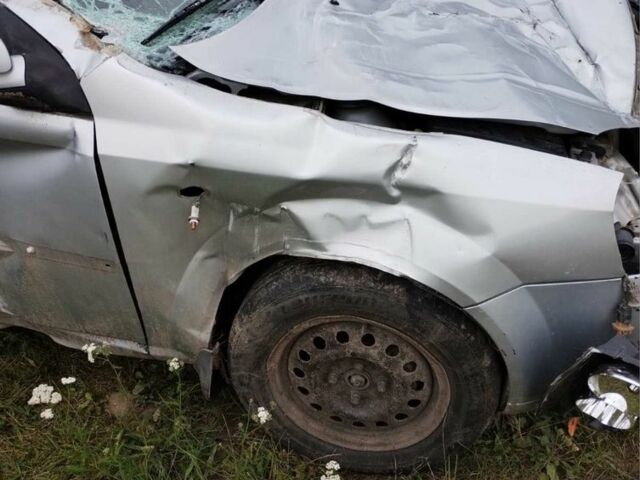 Серый Шевроле Лачетти, объемом двигателя 1.8 л и пробегом 250 тыс. км за 1400 $, фото 3 на Automoto.ua