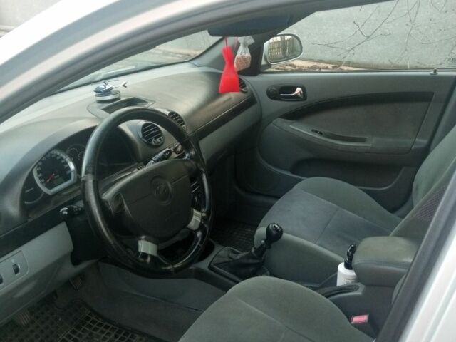 Серый Шевроле Лачетти, объемом двигателя 2 л и пробегом 170 тыс. км за 3300 $, фото 2 на Automoto.ua